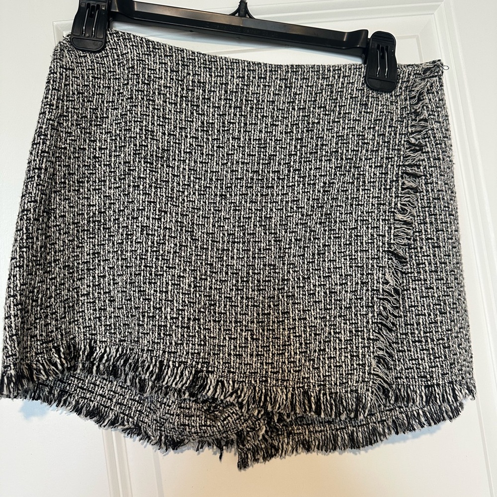 Chic Black and White Tweed Skort
